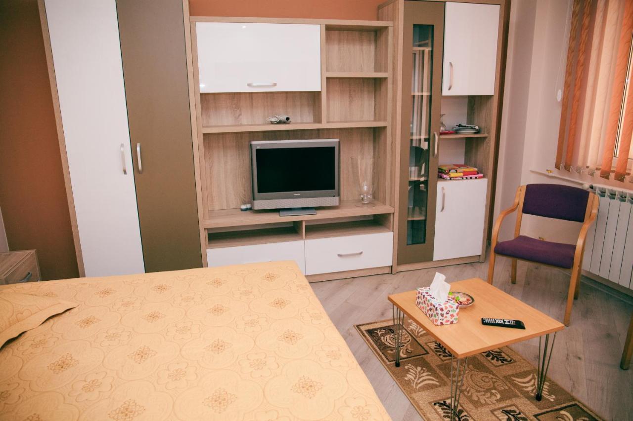 Apartament Cora Centru ปีเตช ภายนอก รูปภาพ